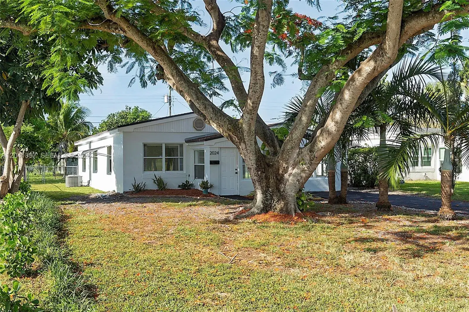 2024 NE 174th St, North Miami Beach FL 33162 photo 2