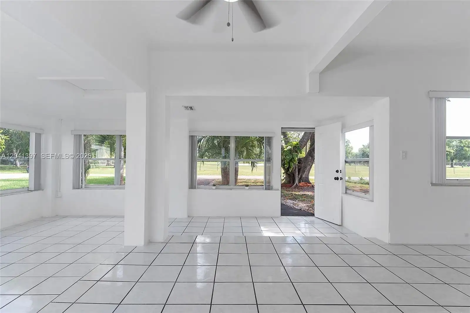 2024 NE 174th St, North Miami Beach FL 33162 photo 4