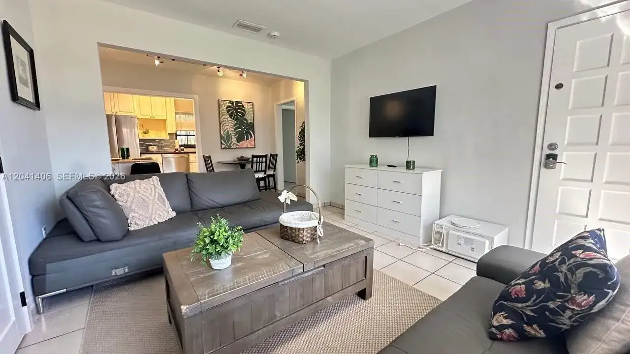 2475 SW 24th Ter, Miami FL 33145 photo 4