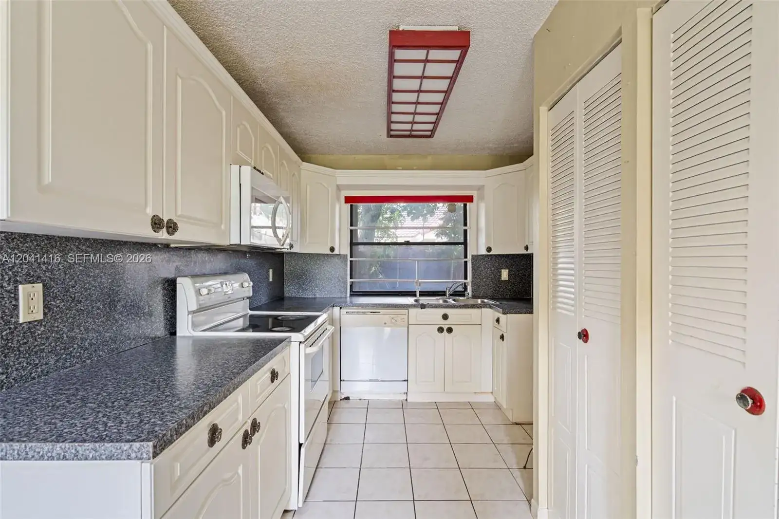 6233 NW 170th Ter, Miami FL 33015 photo 4