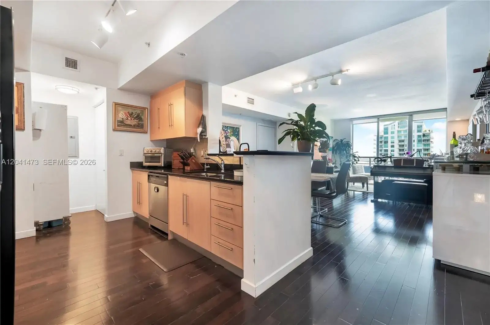 325 S Biscayne Blvd # 3921, Miami FL 33131 photo 2