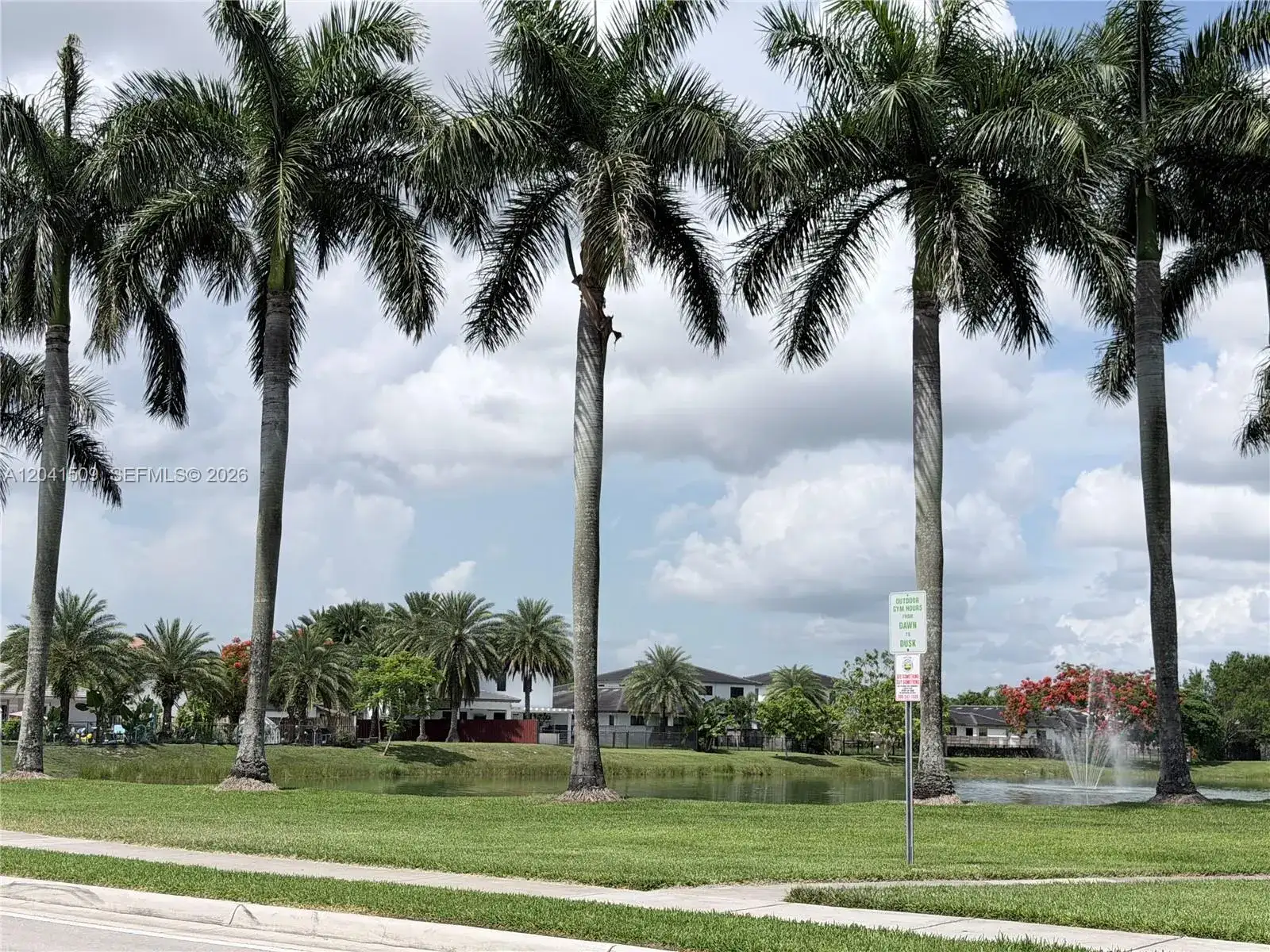 268 SE 31st Ave, Homestead FL 33033 photo 2
