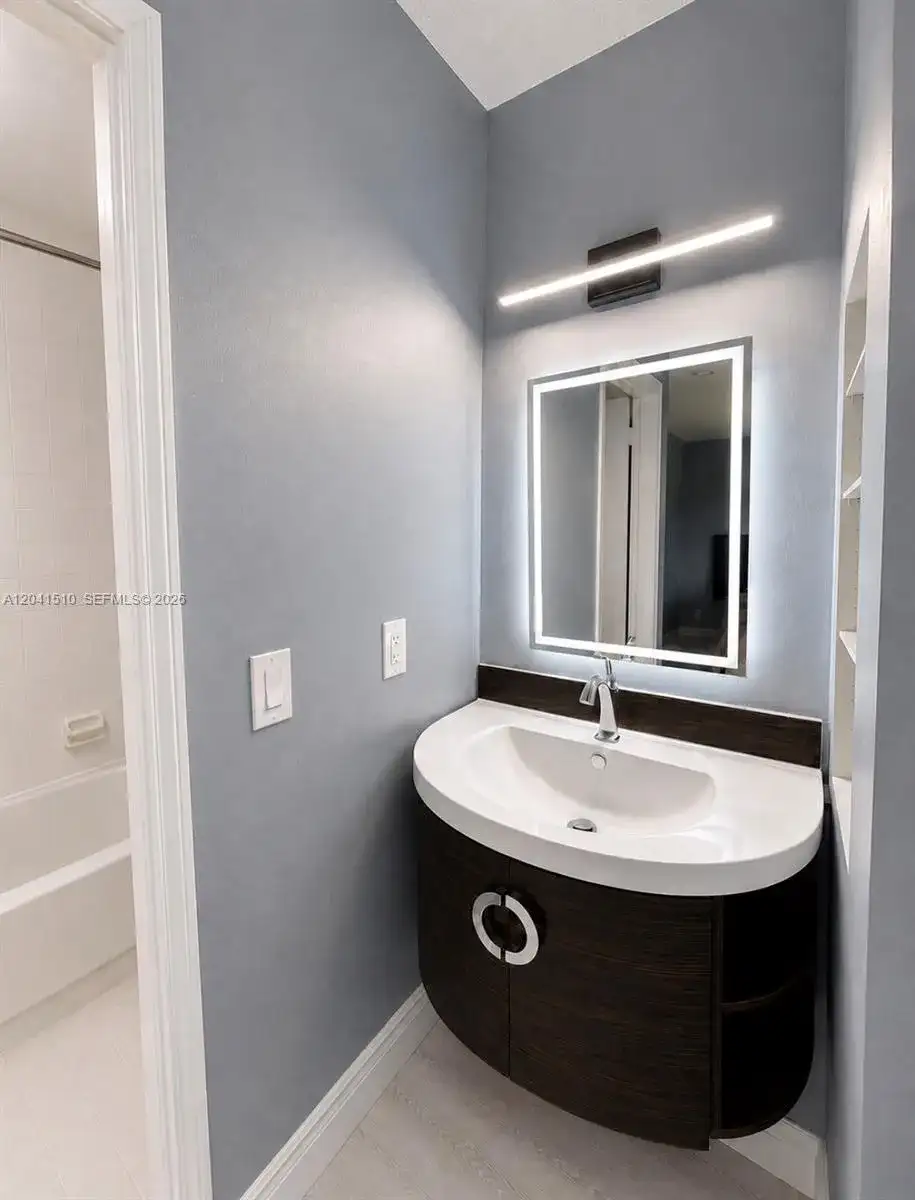 1120 NE 209th Ter, Miami FL 33179 photo 3