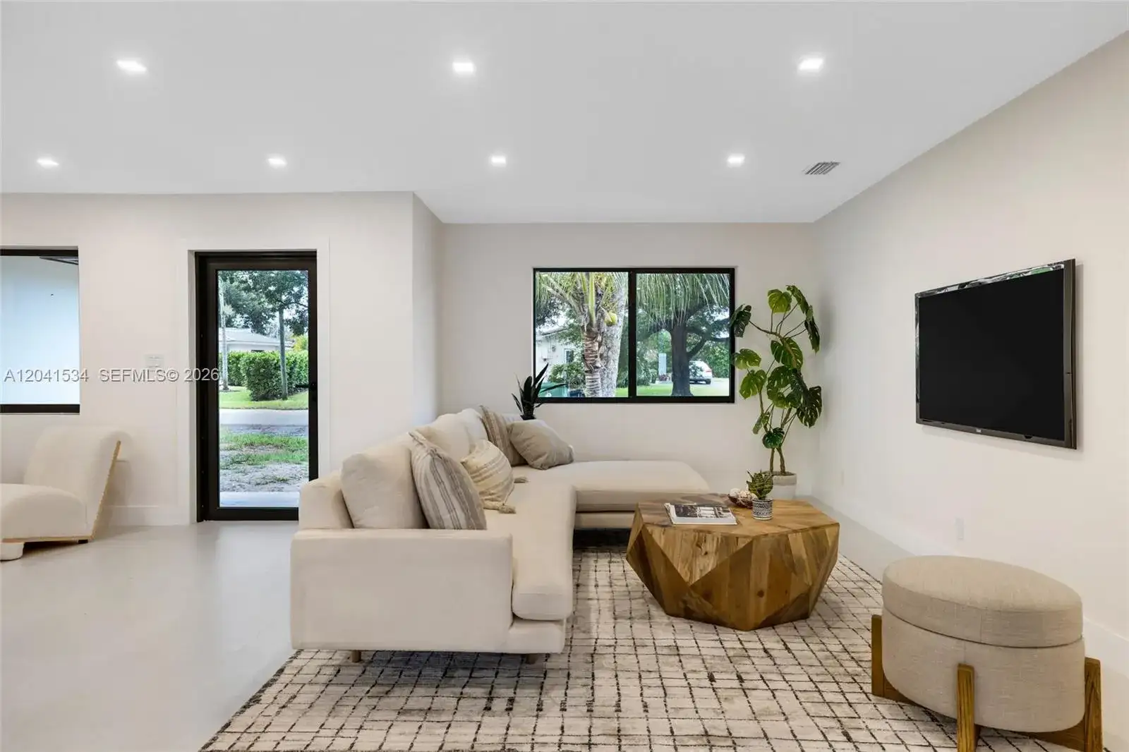 5718 NE 15th Ave, Fort Lauderdale FL 33334 photo 2