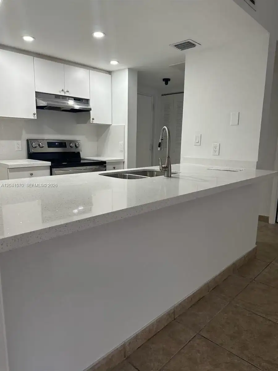 8100 Geneva Ct # 142, Doral FL 33166 photo 2