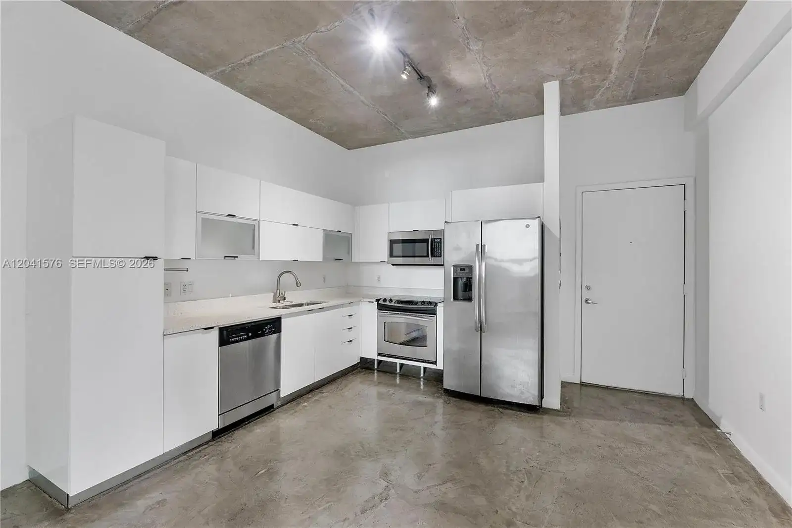 234 NE 3rd St # 1404, Miami FL 33132 photo 5