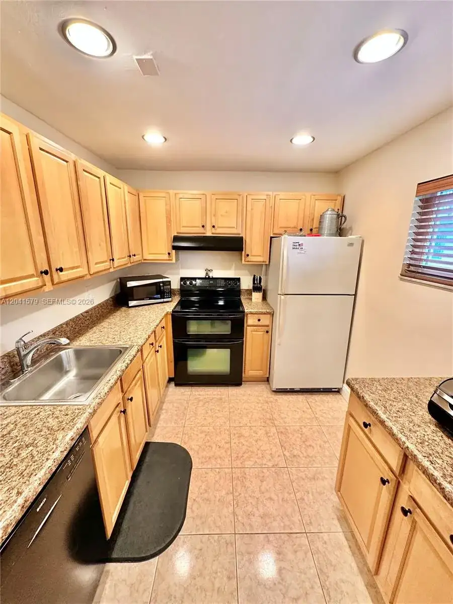 7561 NW 16th St # 2208, Plantation FL 33313 photo 4