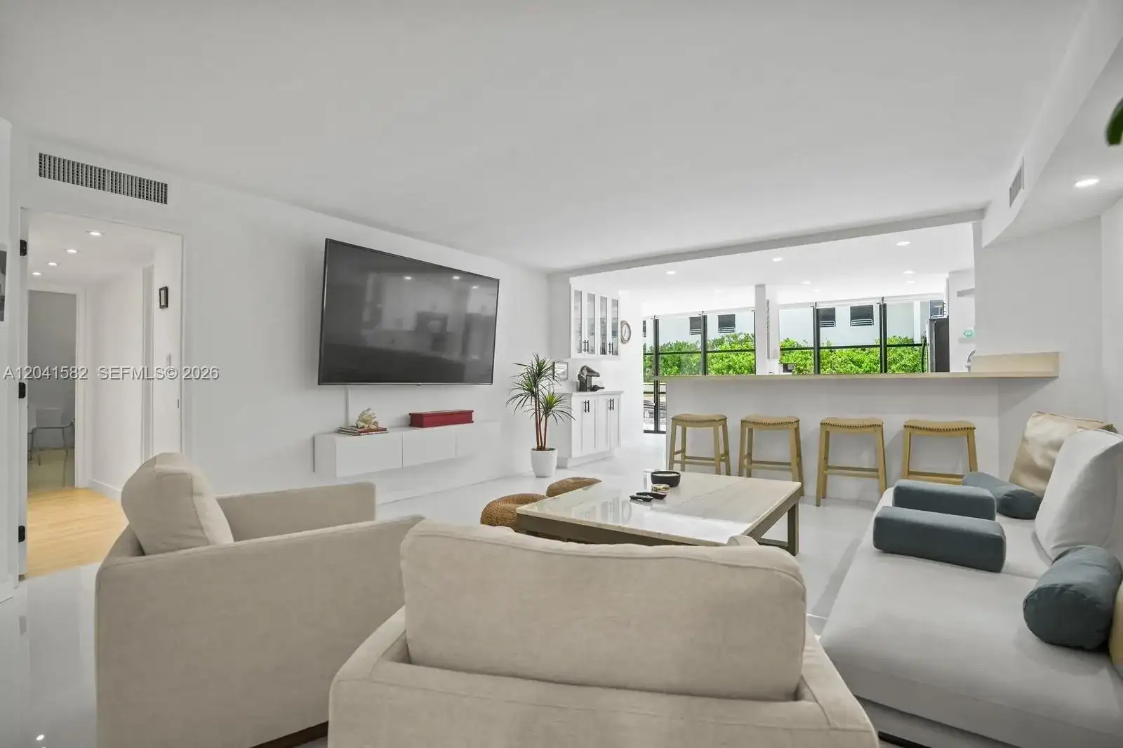 6423 Collins Ave # 203, Miami Beach FL 33141 photo 2
