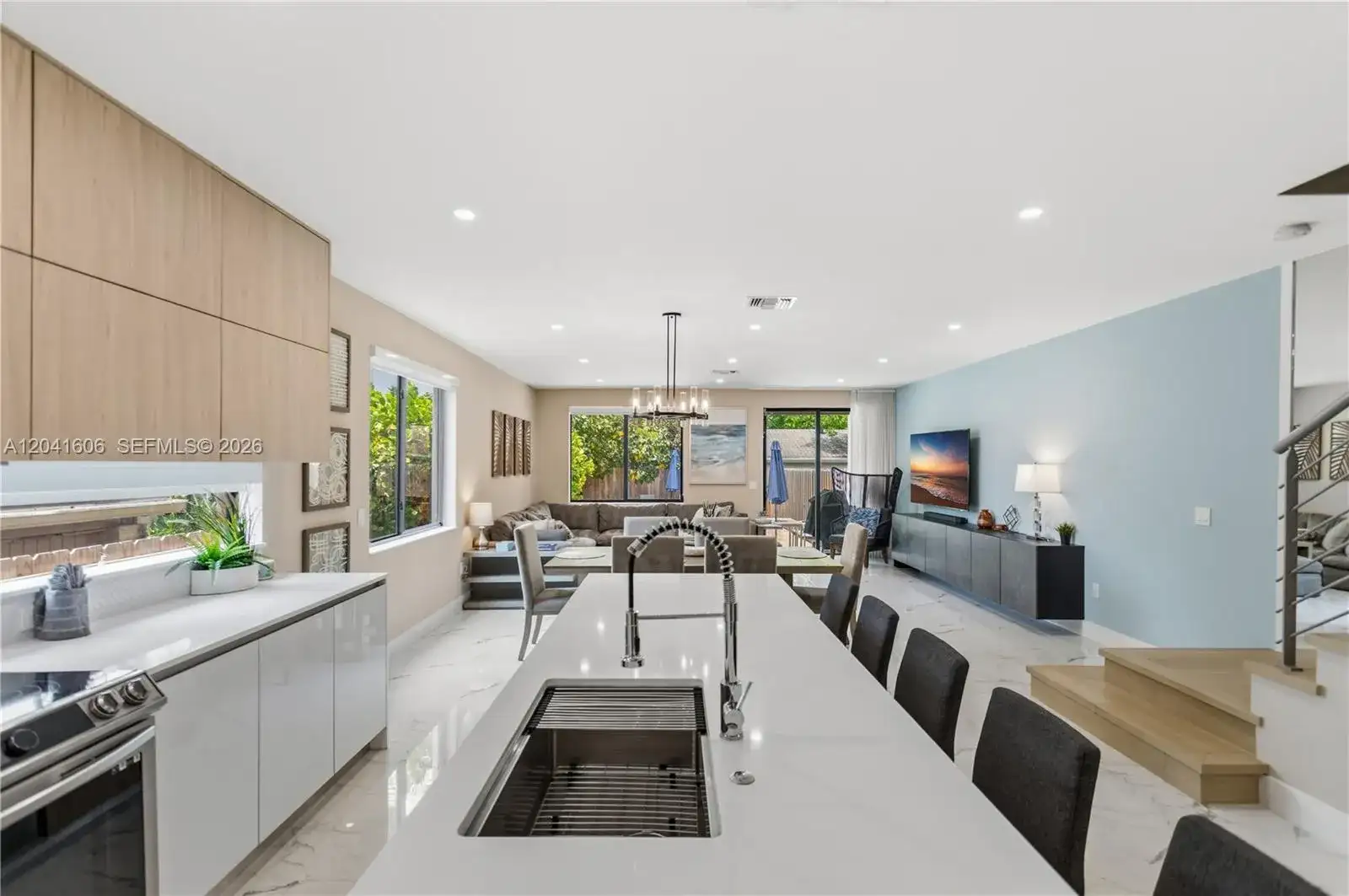 809 SW 10th Ter, Fort Lauderdale FL 33315 photo 4