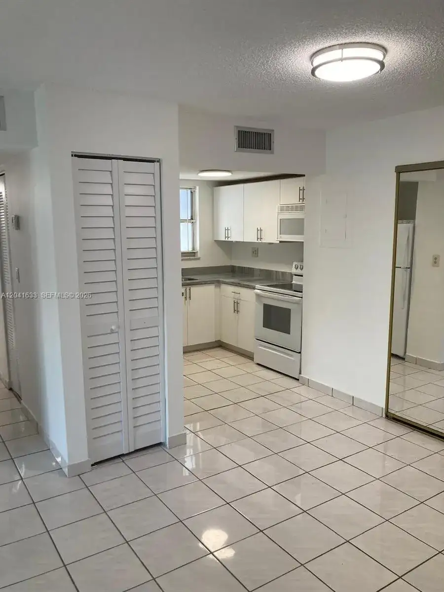 210 Fontainebleau Blvd # 306, Miami FL 33172 photo 2