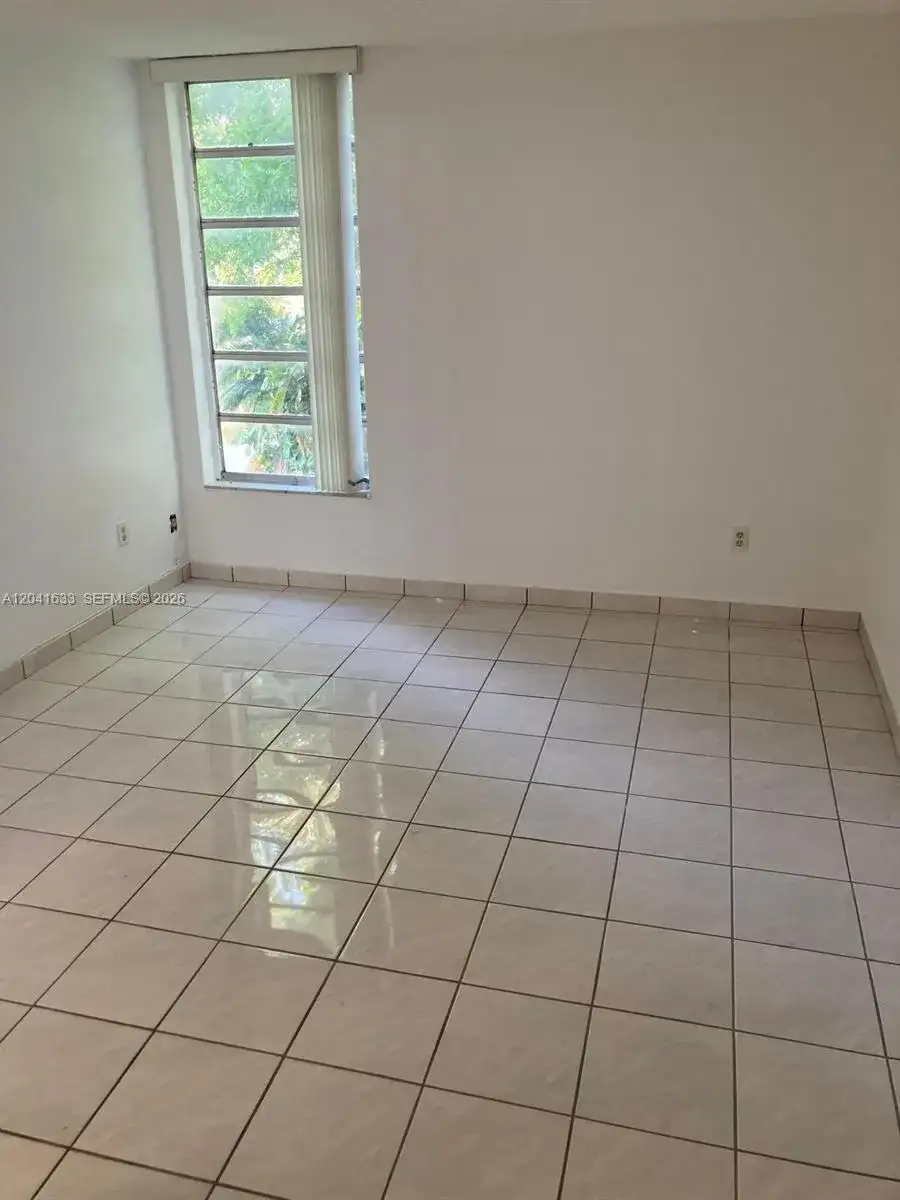 210 Fontainebleau Blvd # 306, Miami FL 33172 photo 4