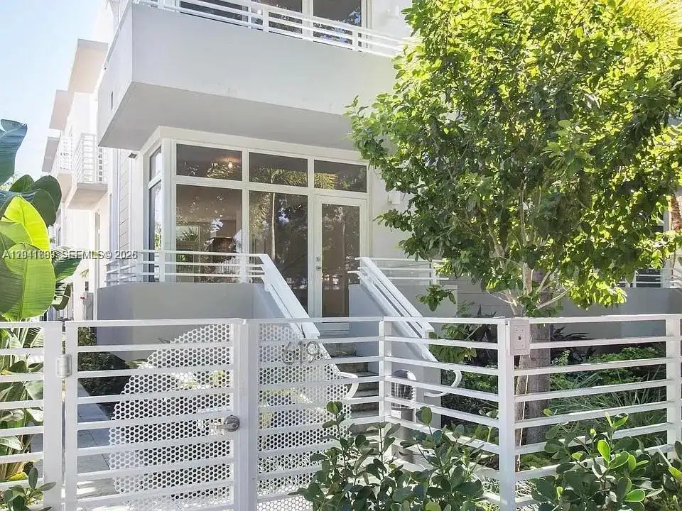 619 Meridian Ave # 4, Miami Beach FL 33139 photo 2