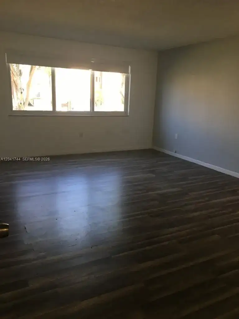 6930 Miami Gardens Dr # 209, Hialeah FL 33015 photo 2