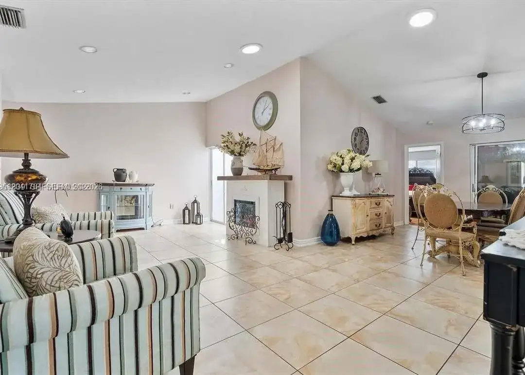 16834 NW 70th Ave, Hialeah FL 33015 photo 3