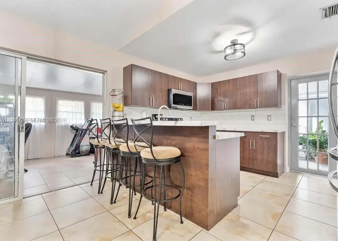 16834 NW 70th Ave, Hialeah FL 33015 photo 4