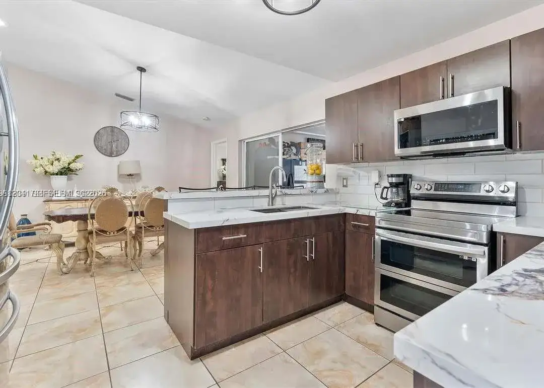 16834 NW 70th Ave, Hialeah FL 33015 photo 5