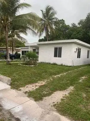 809 NE 140th St, North Miami FL 33161 photo 2