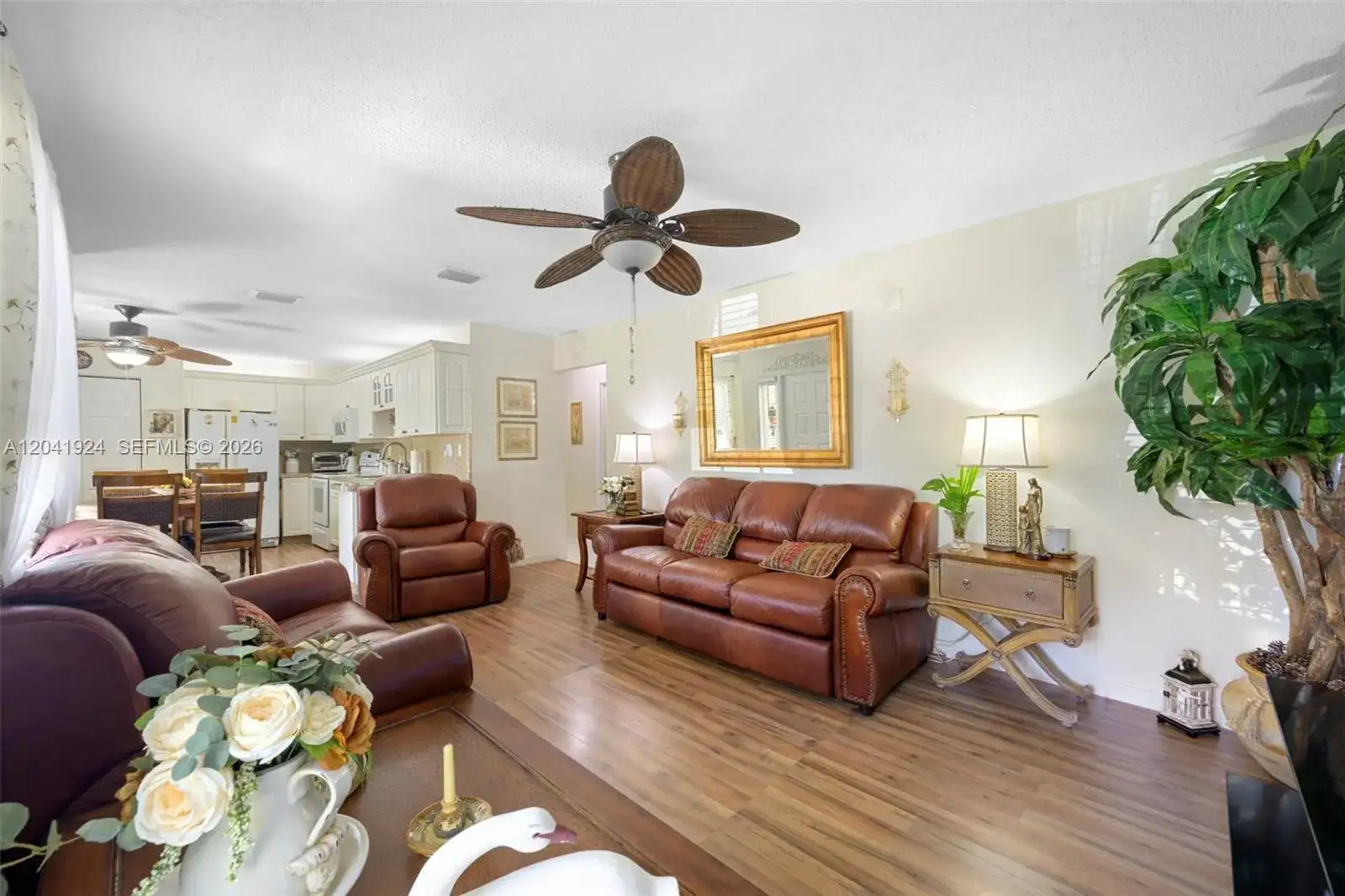 906 SW 8th Ave, Hallandale Beach FL 33009 photo 4