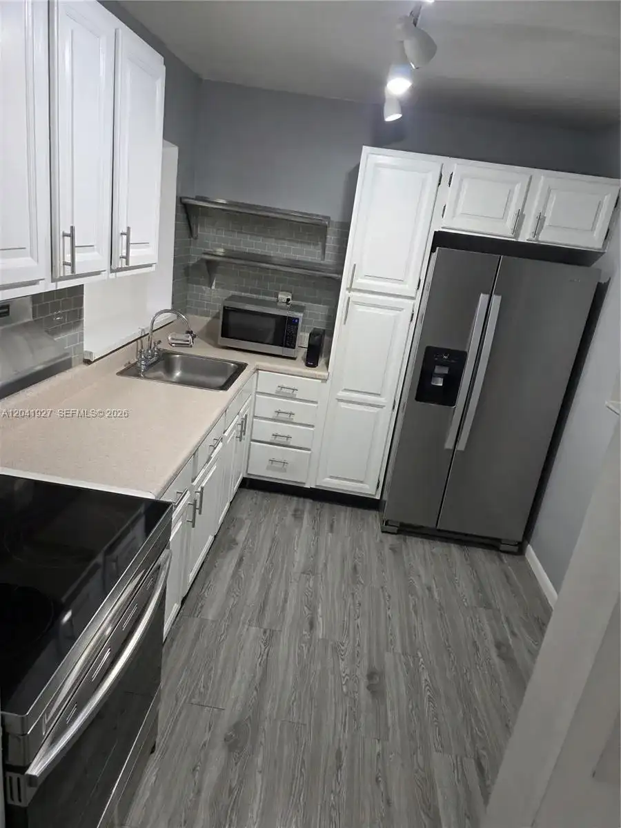 8065 SW 107th Ave # 202, Miami FL 33173 photo 2