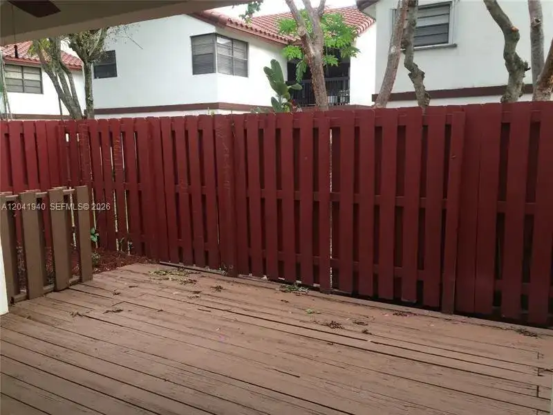 331 Ives Dairy Rd # 10, Miami FL 33179 photo 4