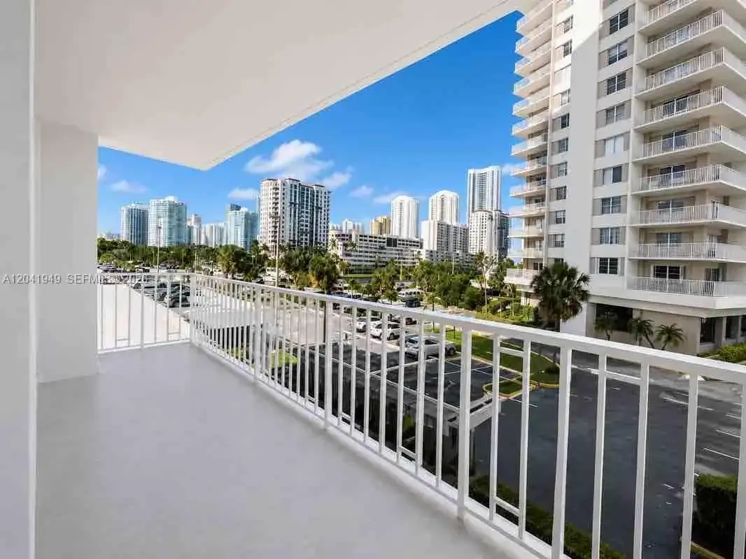500 Bayview Dr # 232, Sunny Isles Beach FL 33160 photo 2