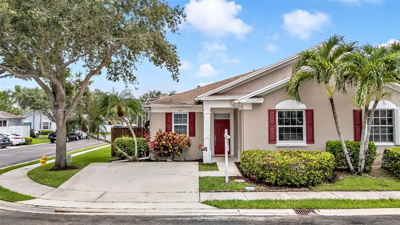 5823 Plum Harbor Cir, Tamarac FL 33321 photo 2