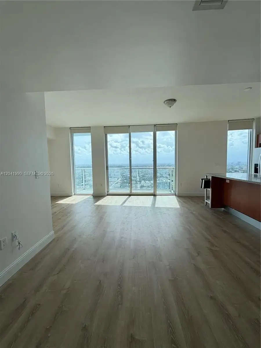 185 SW 7th St # 3200, Miami FL 33130 photo 4
