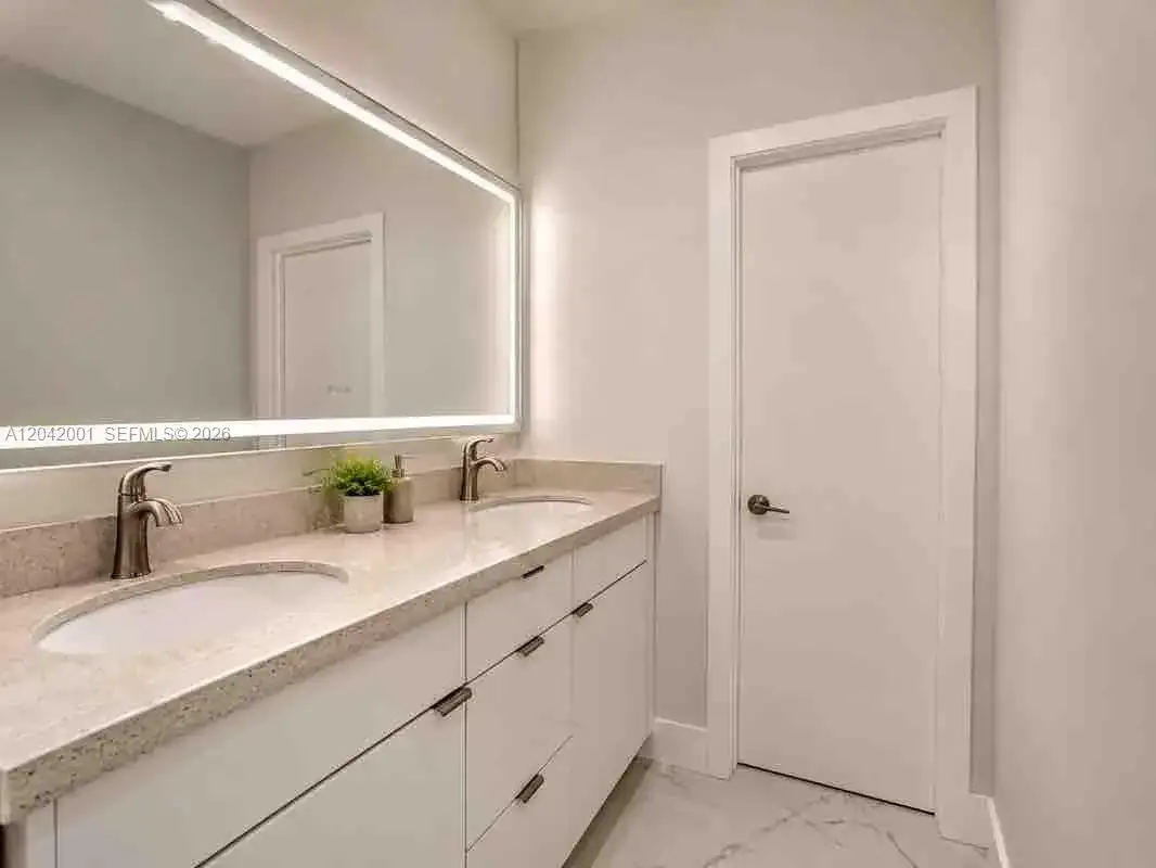 500 Bayview Dr # 232, Sunny Isles Beach FL 33160 photo 4