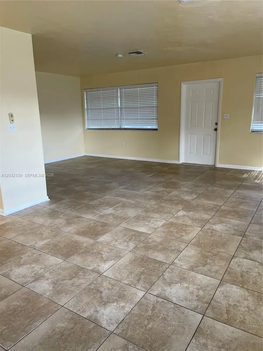 2901 NW 50th St, Miami FL 33142 photo 4