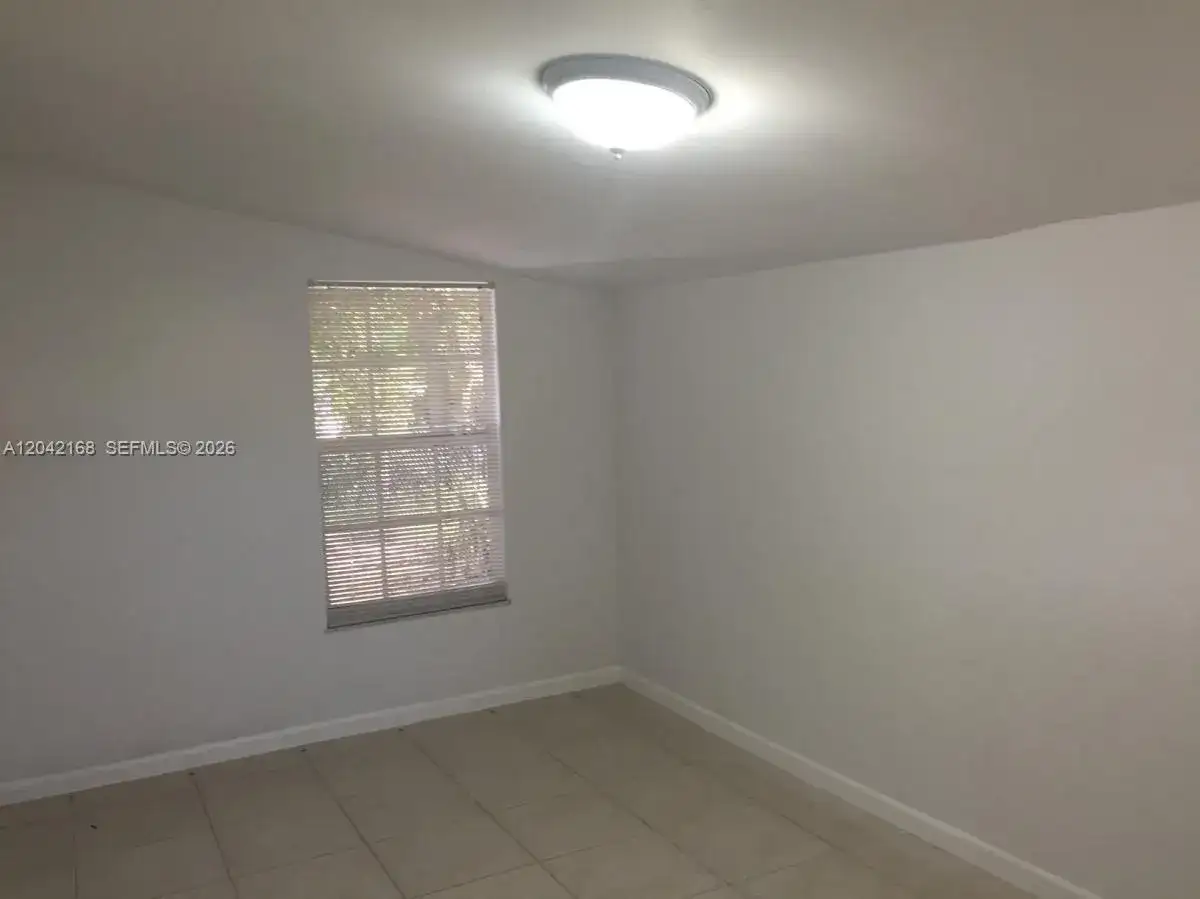 1617 NE 177th St, North Miami Beach FL 33162 photo 2