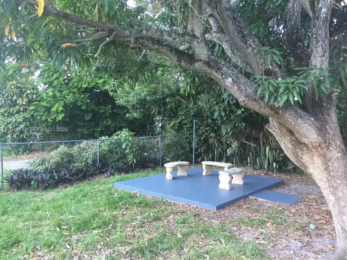 1617 NE 177th St, North Miami Beach FL 33162 photo 4