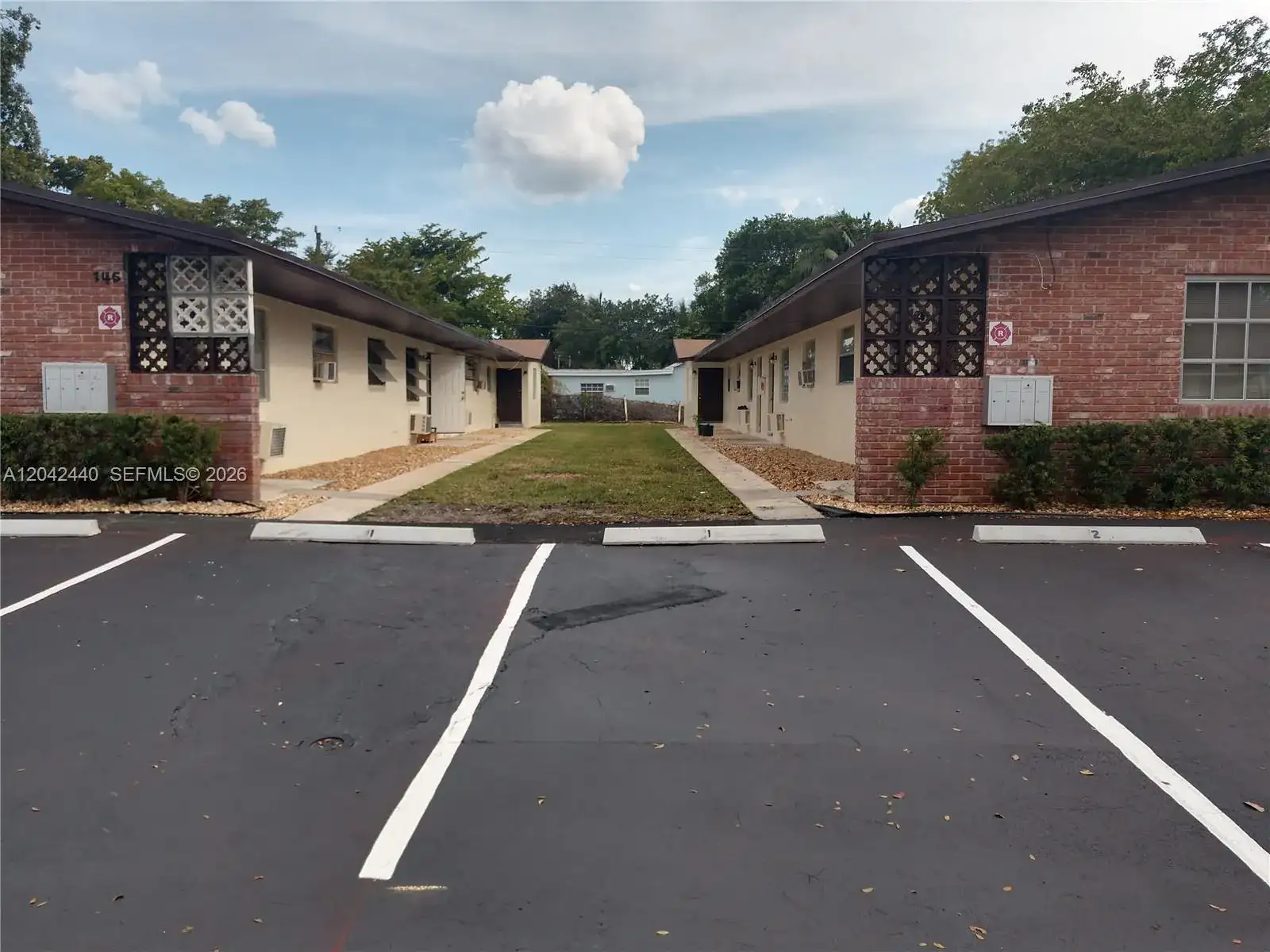 148 NW 40th Ct # 1, Oakland Park FL 33309 photo 2