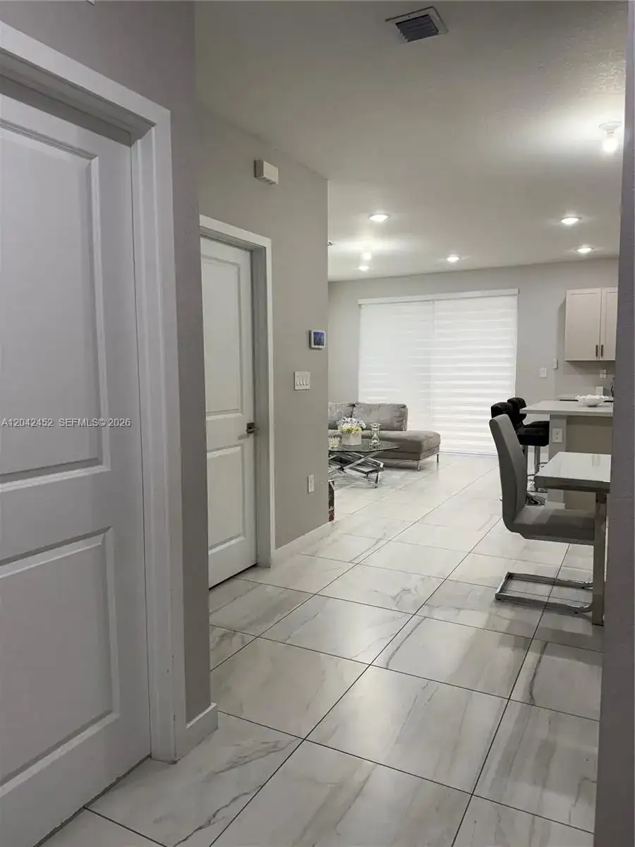 1034 SE 23rd Ter, Homestead FL 33035 photo 2