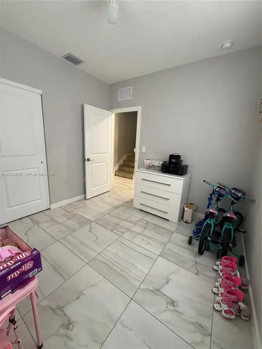 1034 SE 23rd Ter, Homestead FL 33035 photo 4