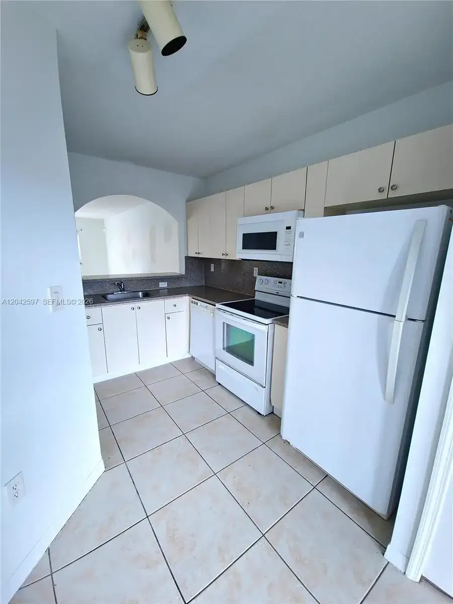 940 NE 33rd Ter # 102, Homestead FL 33033 photo 5