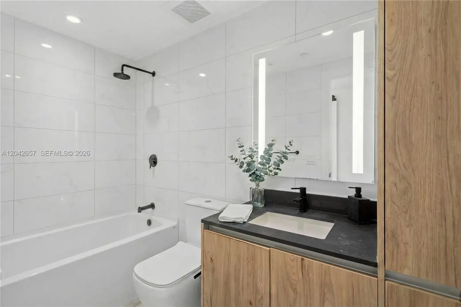 650 NE 2nd Ave # 3412, Miami FL 33132 photo 4