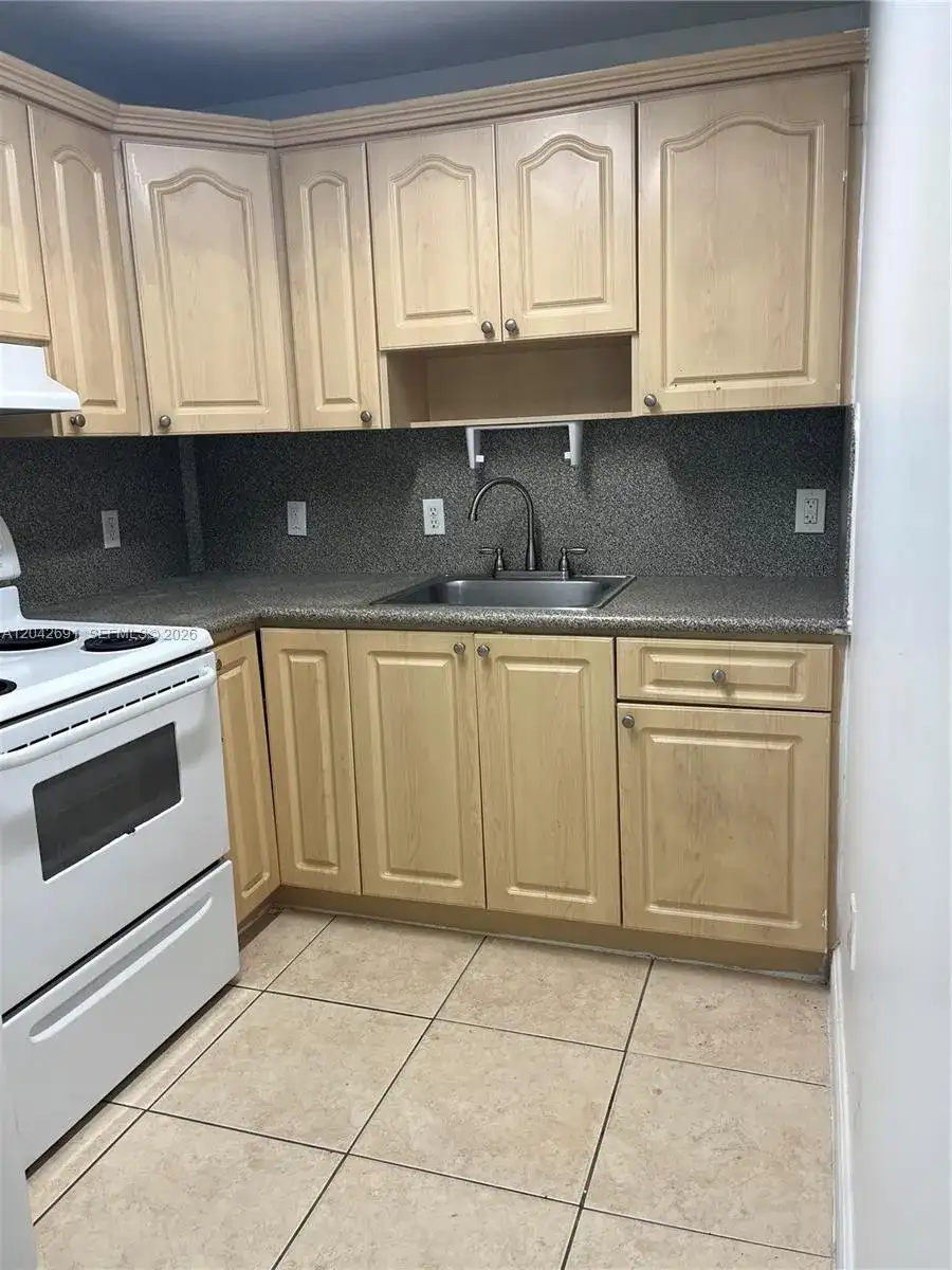 2185 NW 16th Ter # 10, Miami FL 33125 photo 5