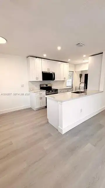 721 N 68th Ter, Hollywood FL 33024 photo 4