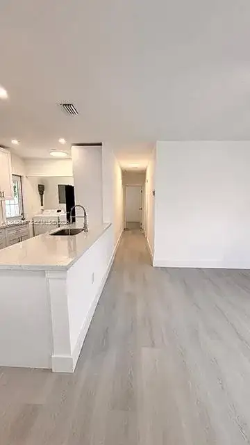 721 N 68th Ter, Hollywood FL 33024 photo 5