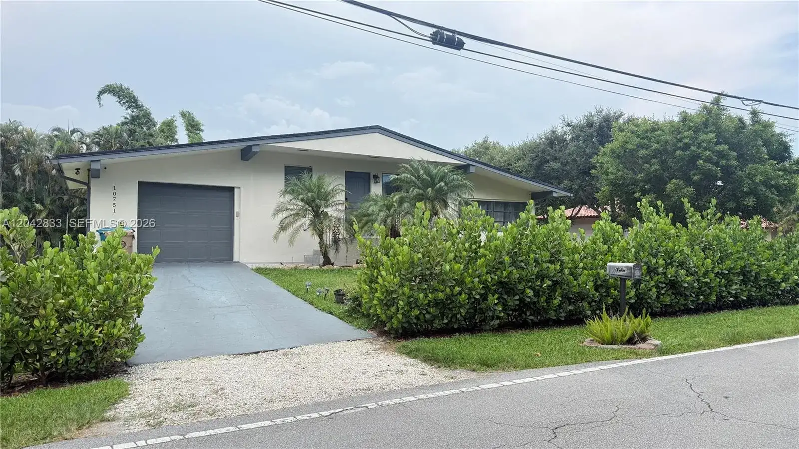 10751 SW 48th St, Davie FL 33328 photo 2