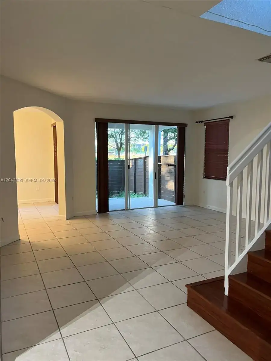 10861 NW 85th Ter, Doral FL 33178 photo 2