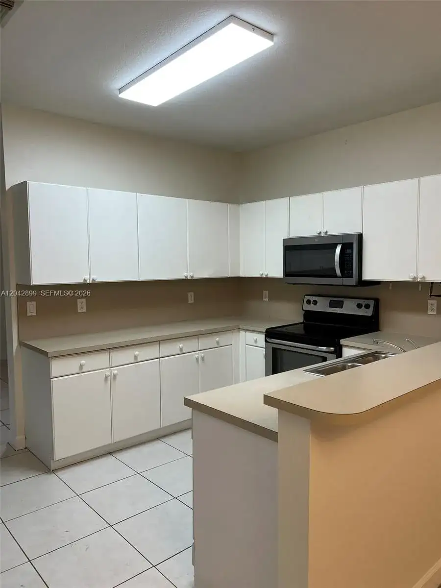 10861 NW 85th Ter, Doral FL 33178 photo 5
