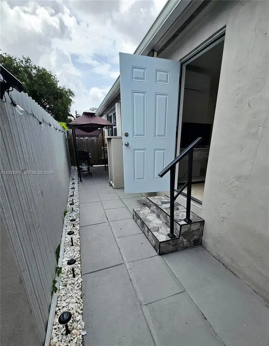 000 NW 51 AVE, Miami FL 33126 photo 3