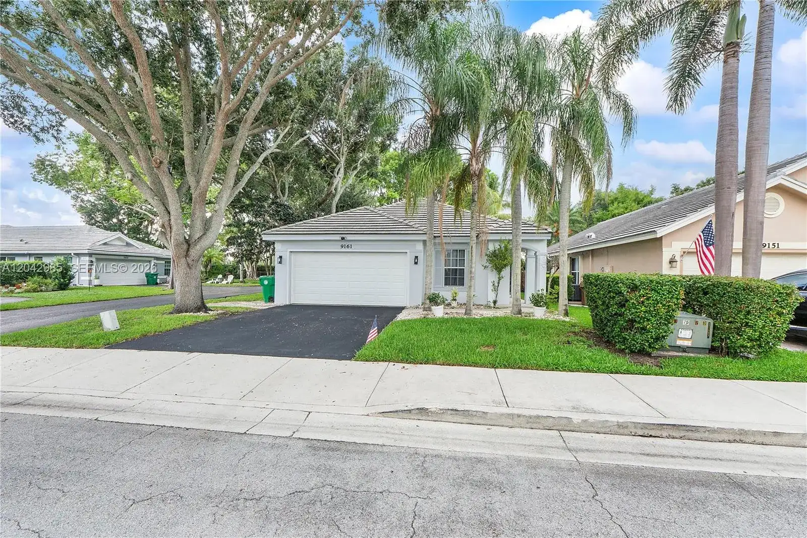 9161 N Lake Park Cir N, Davie FL 33328 photo 2