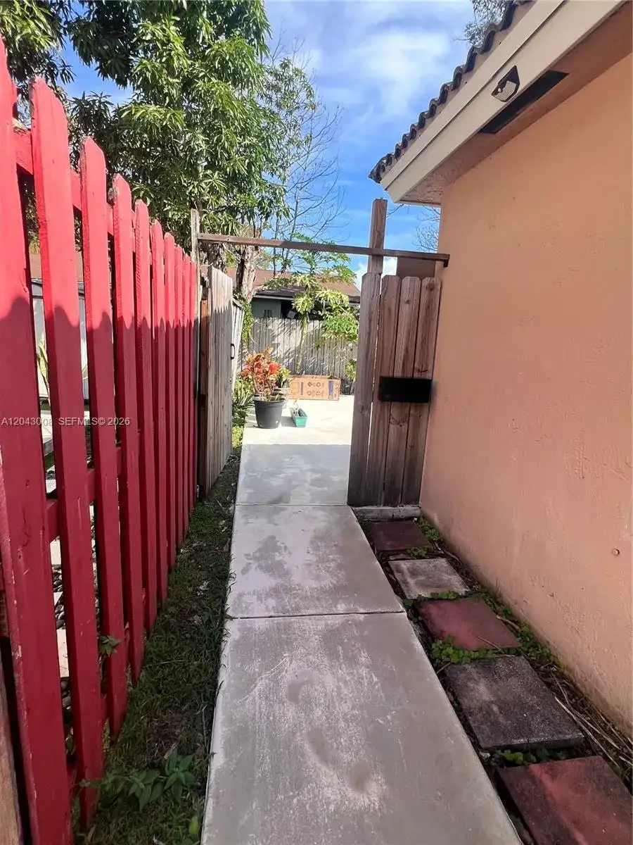 20613 SW 93rd Ave # 2, Cutler Bay FL 33189 photo 3