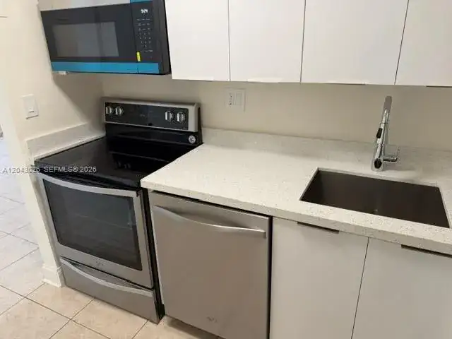 8405 NW 8th St # 303, Miami FL 33126 photo 2