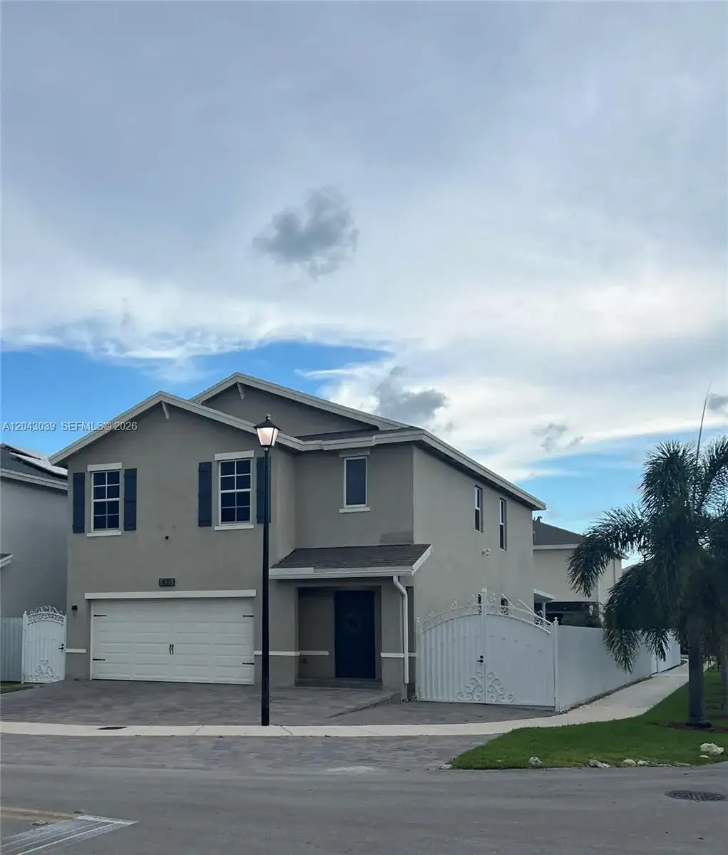 421 NE 6th Ct, Florida City FL 33034 photo 2