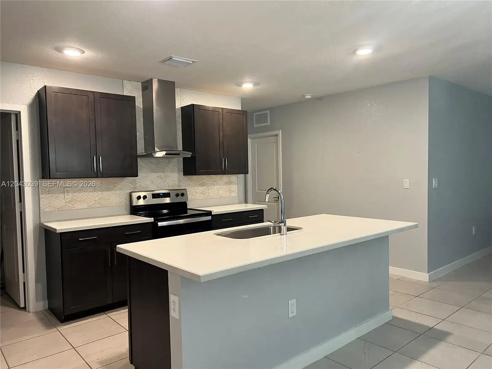 421 NE 6th Ct, Florida City FL 33034 photo 3
