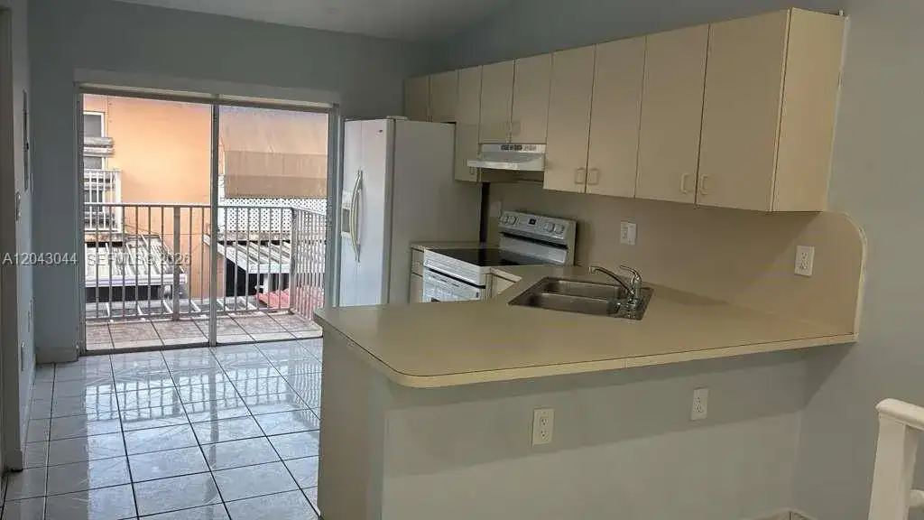 6891 W 36th Ave # 202, Hialeah FL 33018 photo 4