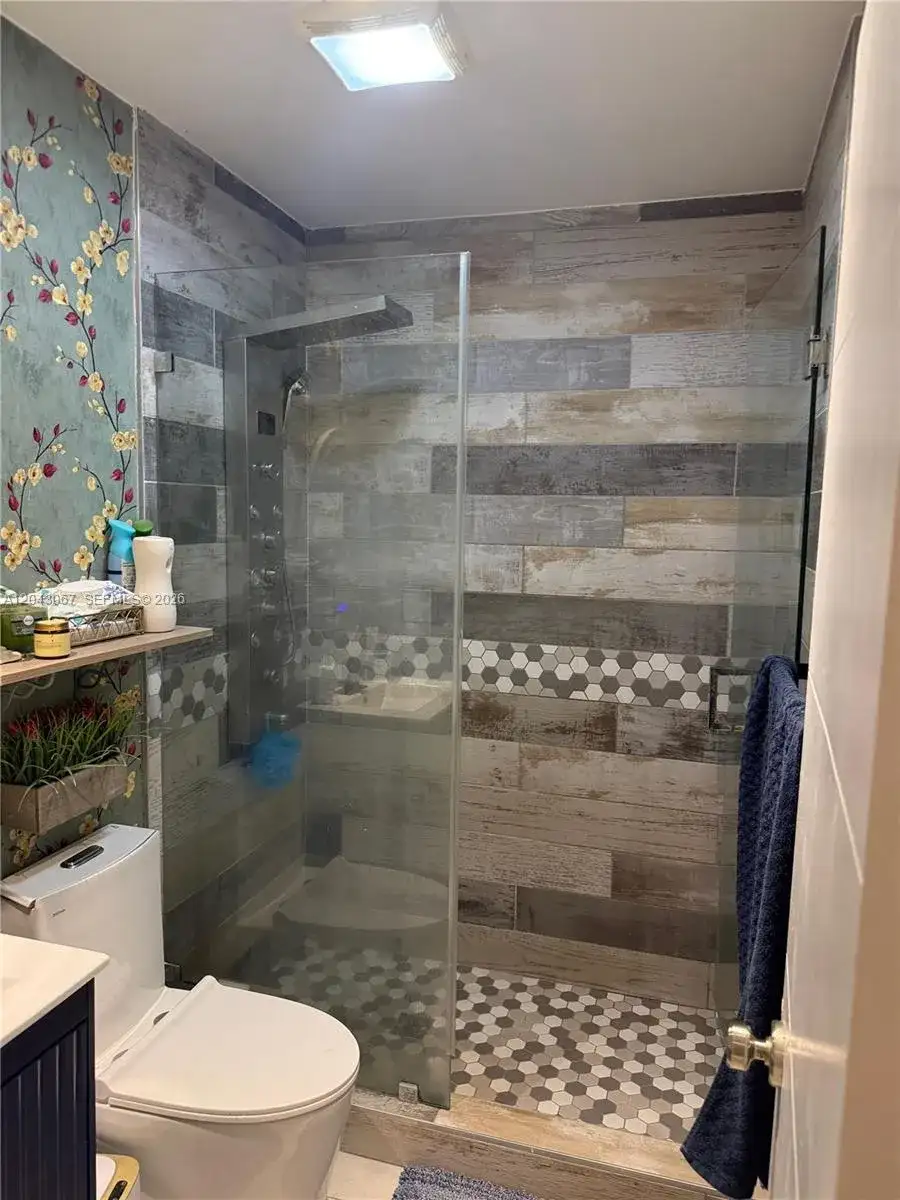 6717 Simms St, Hollywood FL 33024 photo 2